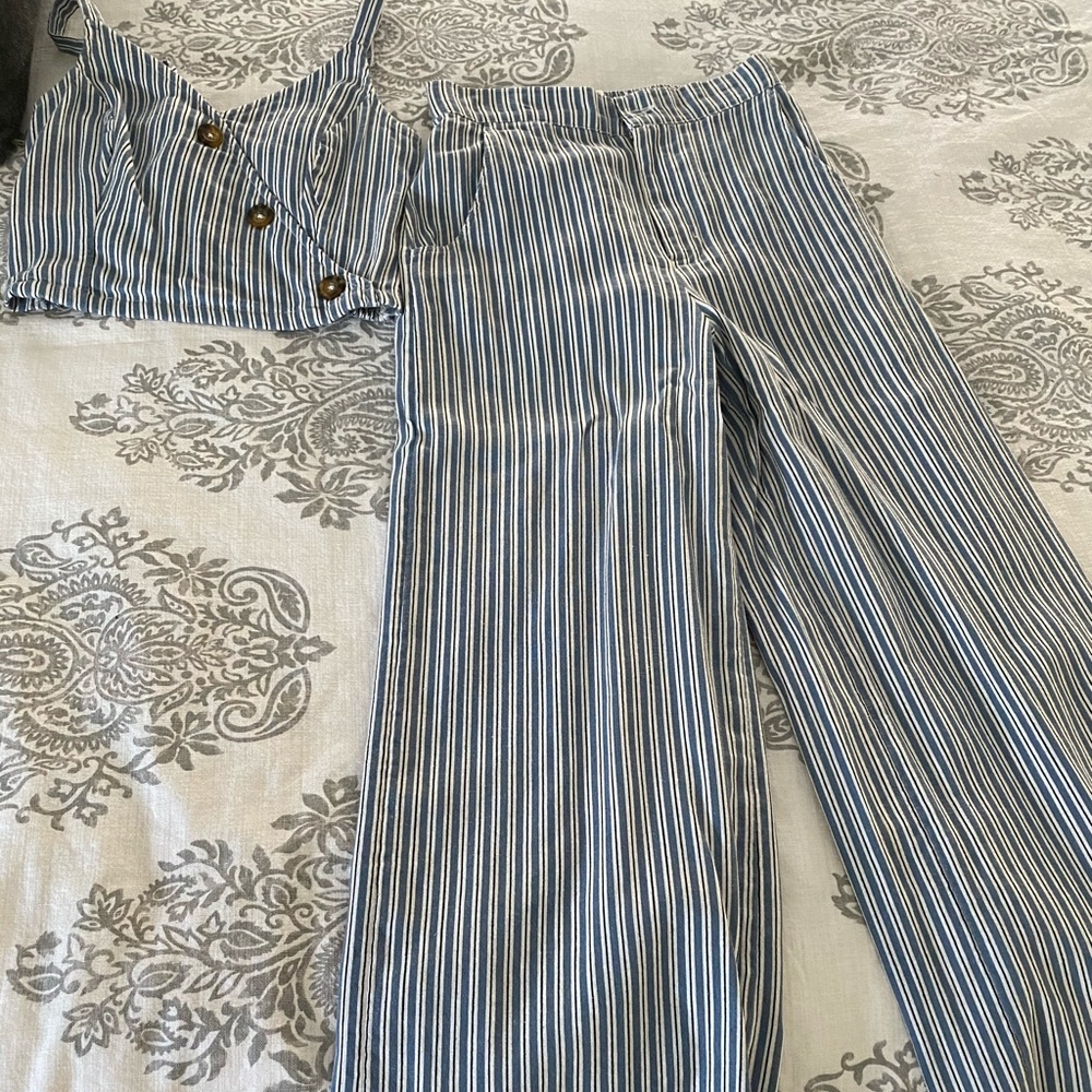 Hollister high rise pants and crop top